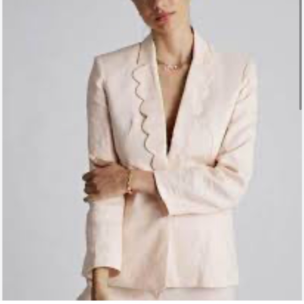 {GUC} $60 ELLE pink scallop blazer